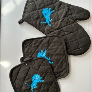 Blackout Kitchen Oven Mitt Gift Set